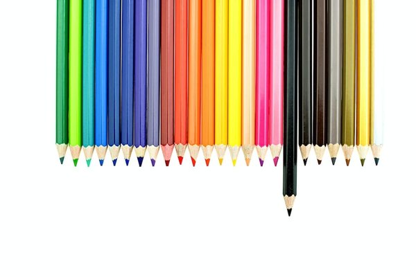 Comment utiliser la couleur dans la décoration pour influencer l'humeur à la maison?